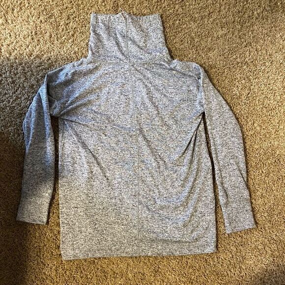 Old Navy “active” long sleeve pullover size S - Picture 2 of 4